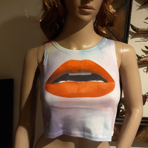 🎉NWOT! Pink Star Dust Lip Print Crop Top Sz S🎉 - Picture 6 of 8